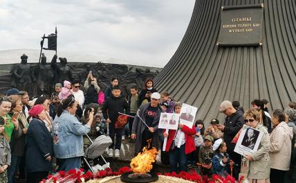 «Бессмертному полку» в Казахстане разрешили шествие только по просторам Интернета