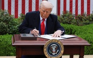 Трамп анонсировал пошлины в 100% на импорт чипов и полупроводников ЭКОНОМИКА