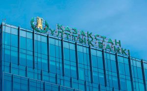 Нацбанк Казахстана начал валютные интервенции из-за курса тенге ЭКОНОМИКА