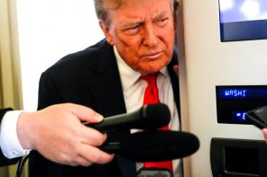 Много неожиданного: Яркие кадры встречи Путина и Трампа на Аляске