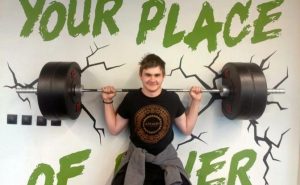 «Хочу в книгу Гиннесса»: 14-летний спортсмен уже побил рекорды России, Азии и Европы по пауэрлифтингу СПОРТ