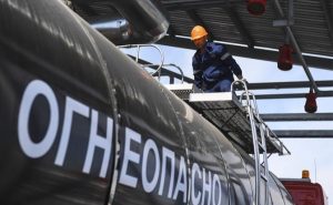 Киев ликует, Москва, насупившись, молчит: Россия вслед за картошкой, яйцами и молоком начнет закупать за границей бензин ЭКОНОМИКА