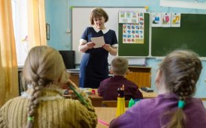 От звонка до звонка: Общественная палата напомнила учителям про подарки и Уголовный кодекс ОБЩЕСТВО