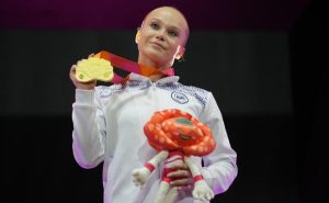 Российская гимнастка Мельникова взяла второе золото чемпионата мира в Джакарте СПОРТ