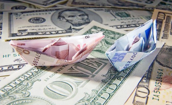 Валютная интрига: 50 рублей за доллар — повод для радости или для паники?